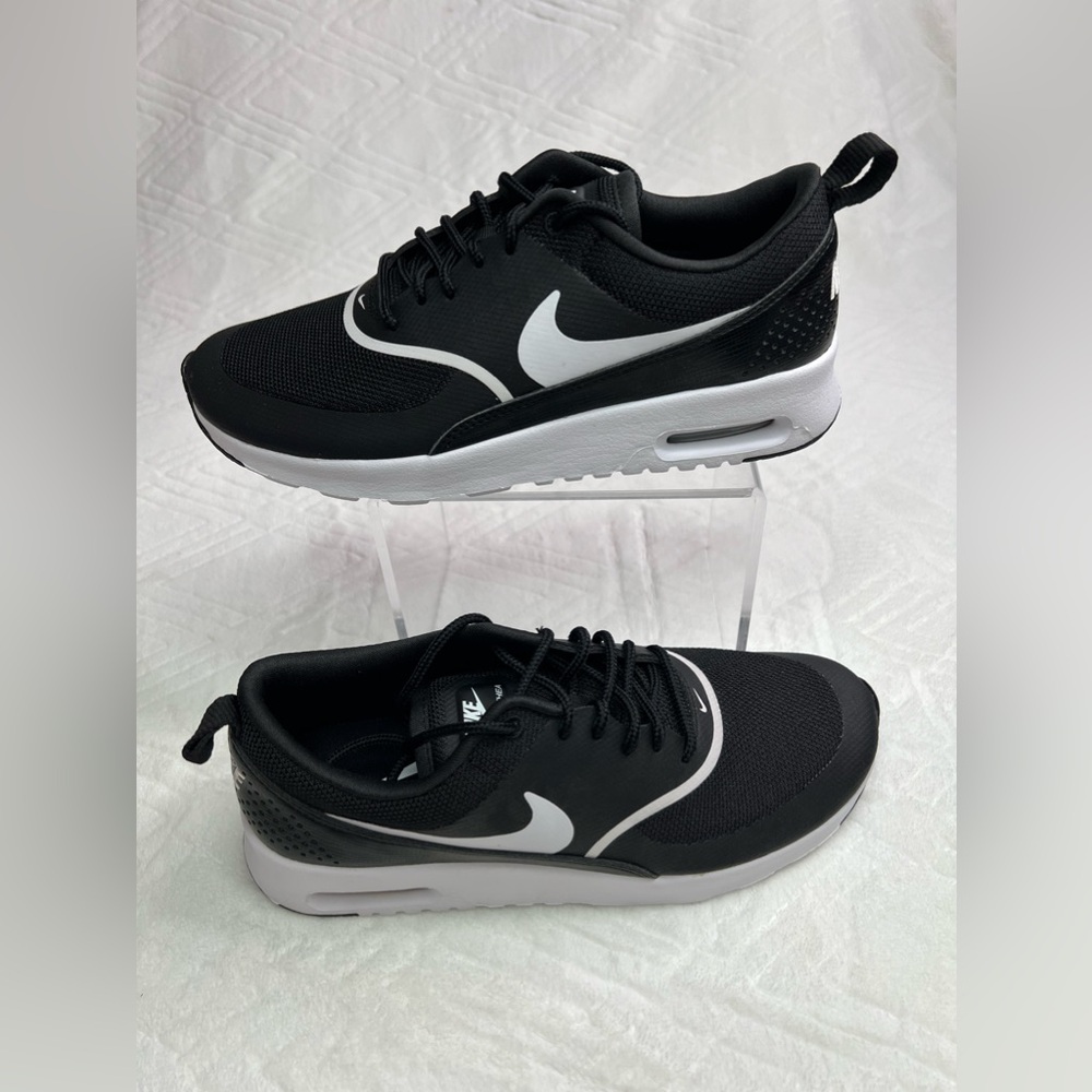 14: Womens Nike Air Max Thea (Size 6.5) Black & White